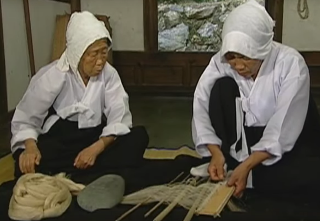 Weaving of Mosi (fine ramie) in Korea